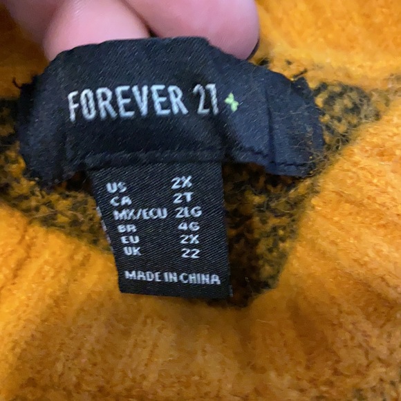 Cropped Yellow and Black Sweater FOREVER 21+ - Picture 2 of 5